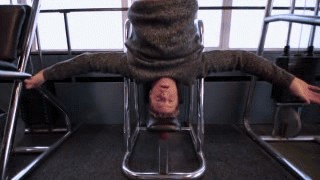 А зеркало было явно лишним