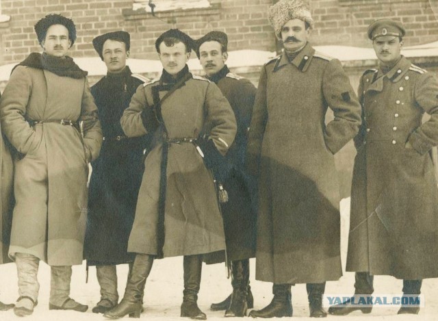 Можно ли по уставу держать руки в карманах?