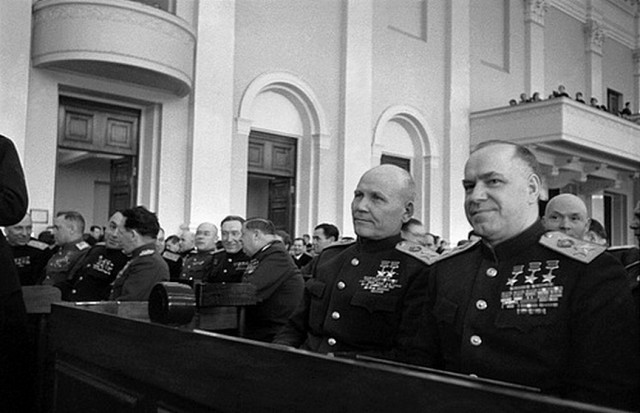 Первые два послевоенных года в исторических фотографиях