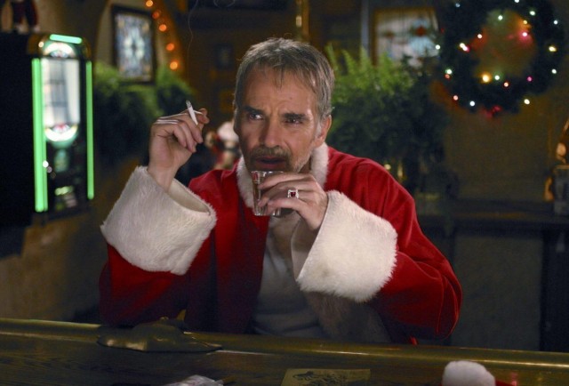 Страшный огнедышащий дракон против вооруженных детей