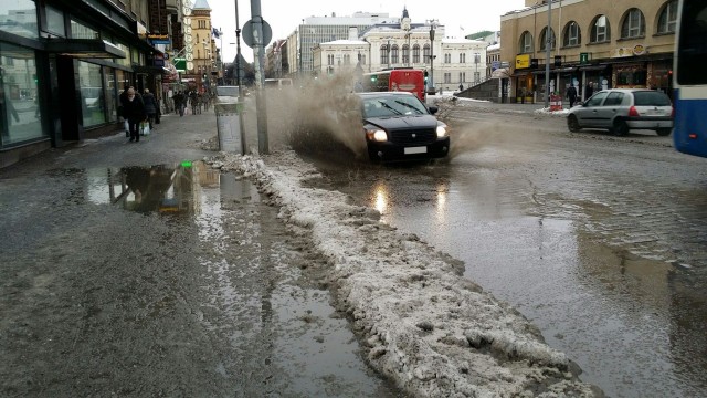 Сыбался от жены