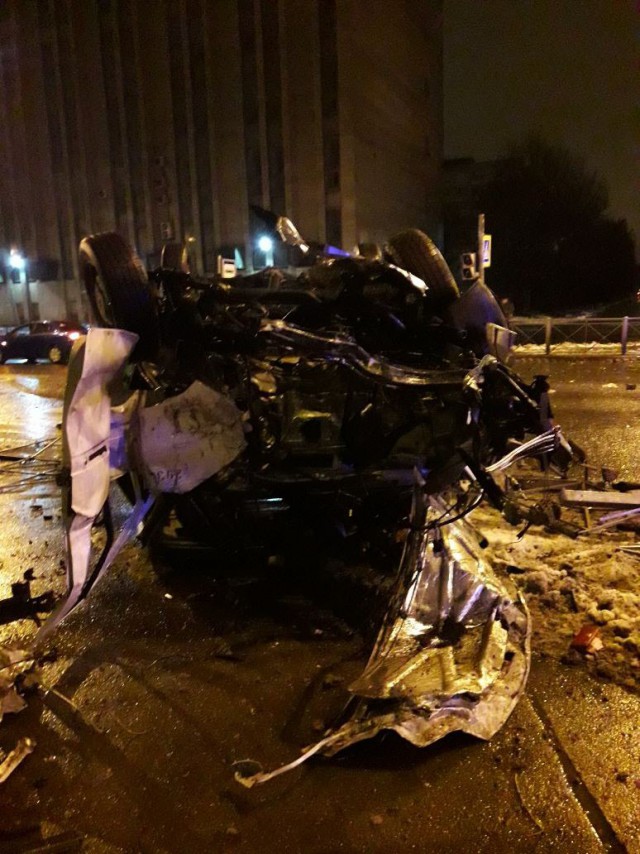 Смертельное ДТП: В Петербурге столкнулись Мерседес с Минивэном, 3 человека погибли