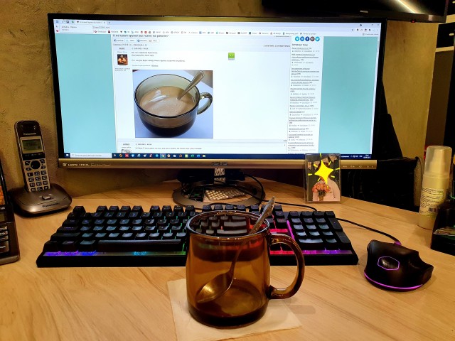 А из какой кружки вы пьёте на работе?