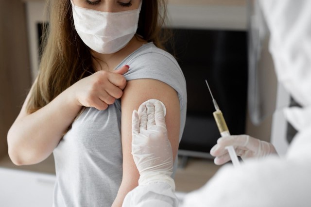 Депутат Мосгордумы от КПРФ Екатерина Енгалычева назвала вакцинацию беременных "чудовищным экспериментом".