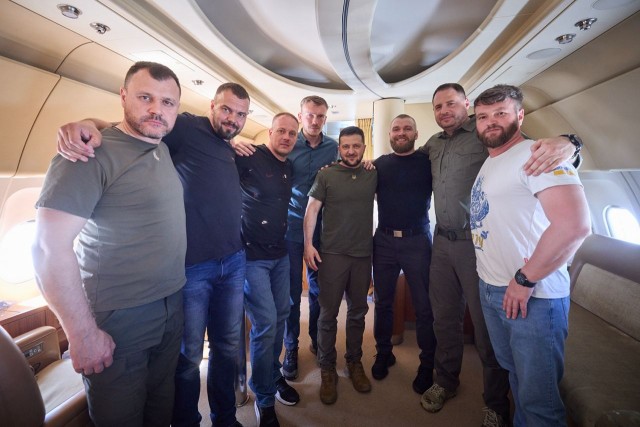Завершилась эвакуация командиров нацистов Азова на Украину