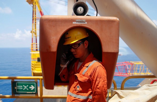 Титов предложил Путину расширить приток мигрантов из Юго-Восточной Азии