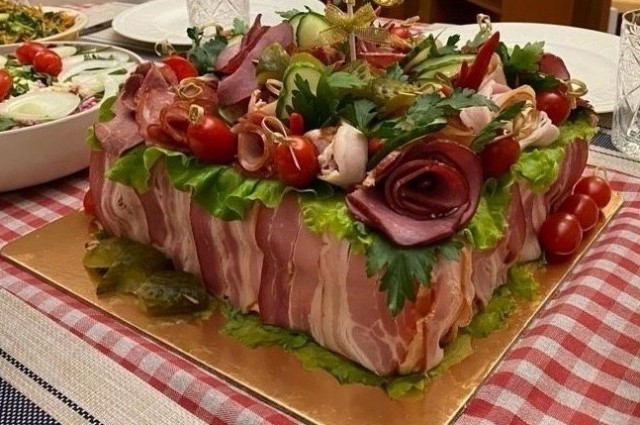 а он вообще существует? вкусный торт...