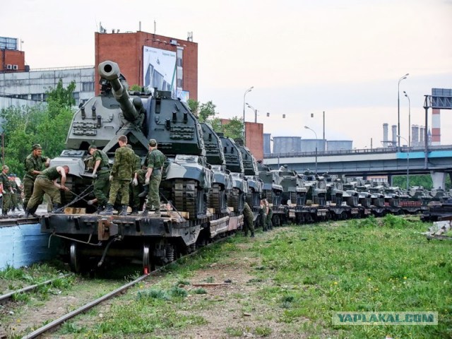 В сторону границы Украины движутся колонны военной