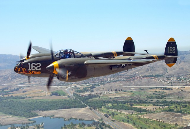Многоцелевой истребитель P-38 «Lightning»
