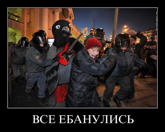 Бедный пес, не знает кого укусить