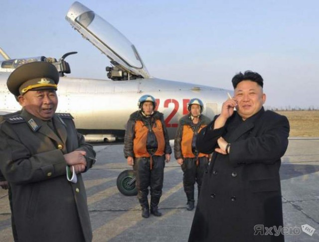 Счастливого Ким Чен Ына запечатлели на фото со свиньями