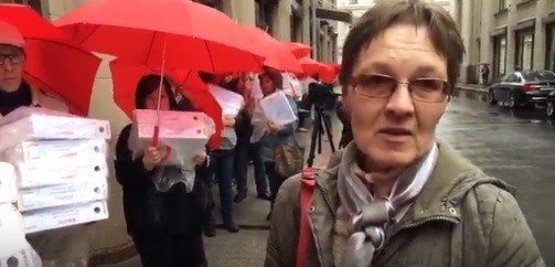 В администрацию президента принесли миллион подписей против пенсионной реформы