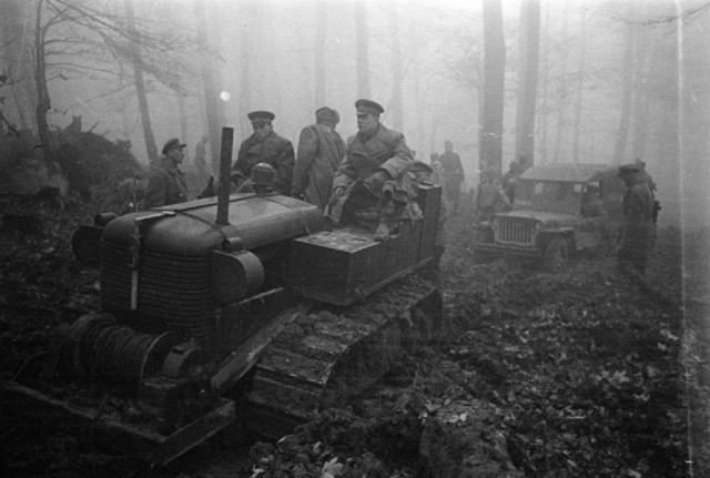 Фотографии связанных с историей Красной и Советской Армии.