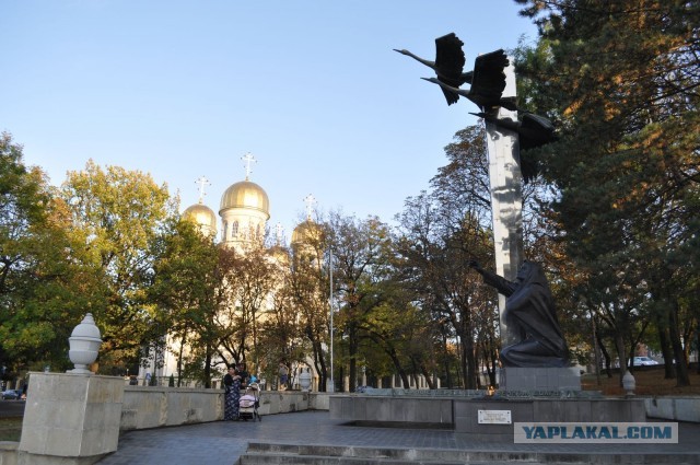 Памятник матери, Марии Матвеевне Фроловой, отдавшей ради Победы своих восьмерых сыновей