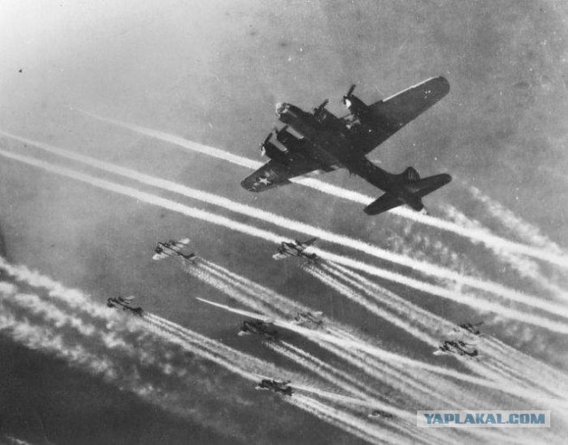 Это не дым из двигателя, это шлейф из водяного пара