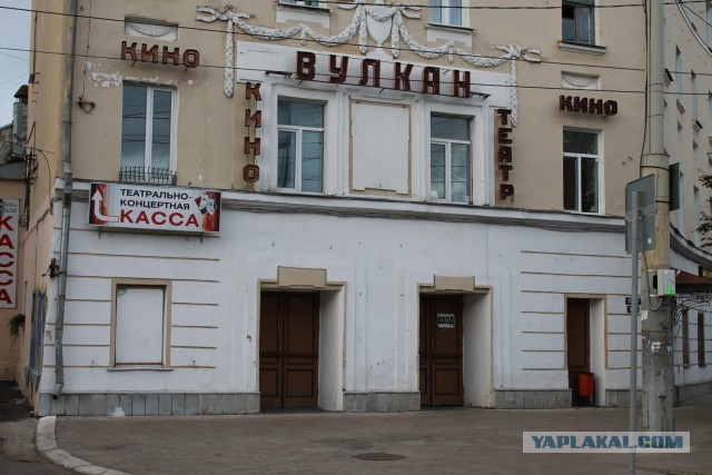 Могилы знаменитых советских актеров, снявшихся в фильме «Человек с бульвара капуцинов», вышедшего на экраны 38 лет назад