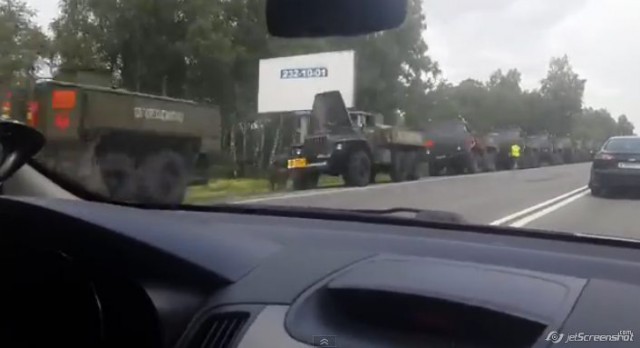 В сторону границы Украины движутся колонны военной