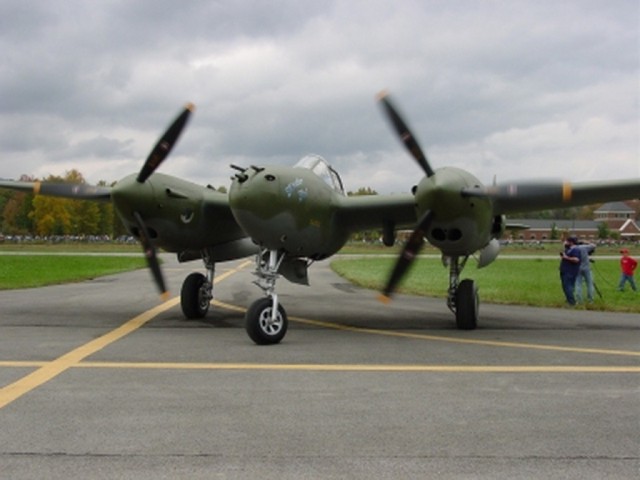 Многоцелевой истребитель P-38 «Lightning»