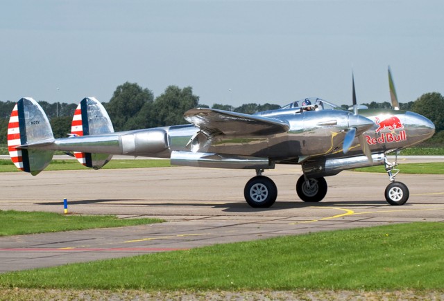 Многоцелевой истребитель P-38 «Lightning»