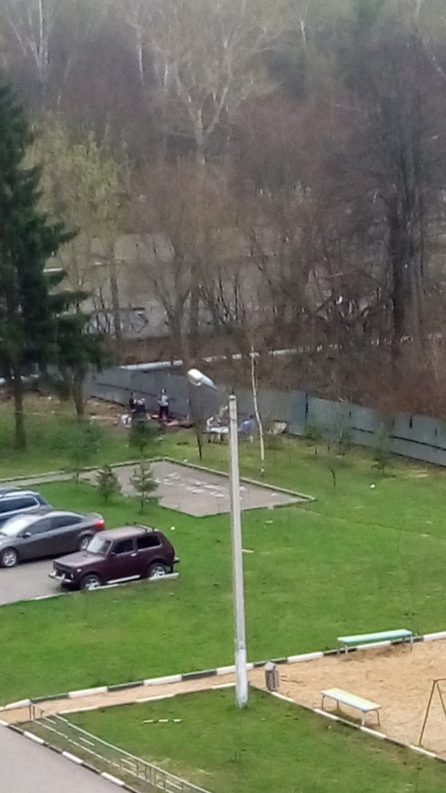 Шашлыки во дворе многоквартирного дома