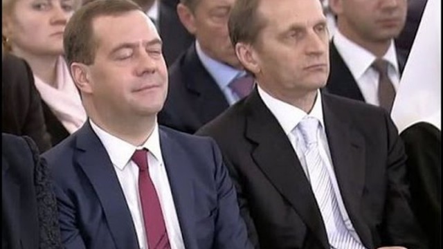 Говорит Медведев: "Сбор налогов - основа экономического развития РФ"