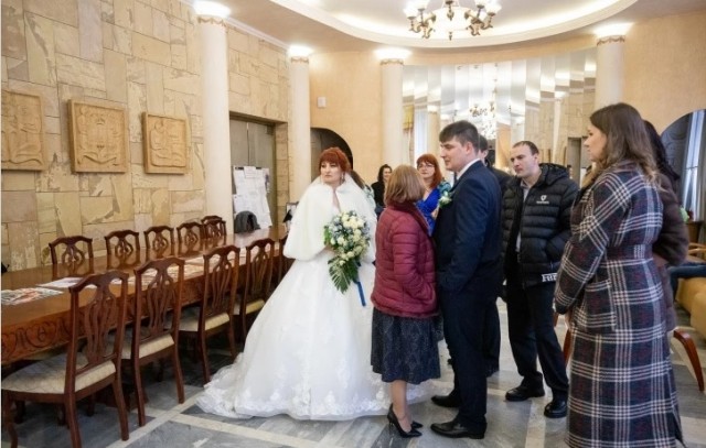 В ростовских ЗАГСах запретили смеяться во время бракосочетания