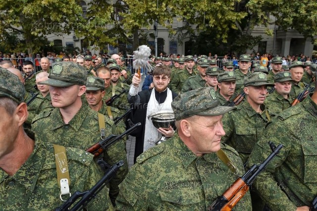 Даже стрелять не обучали
