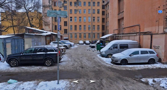 БМВ наказали за недоступность пройти к мусорным бакам