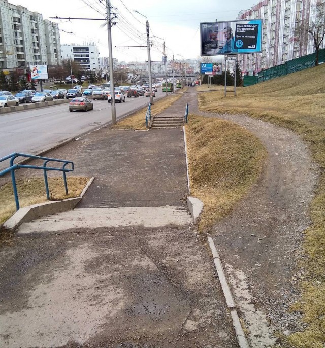 К этому магазину не зарастет народная тропа