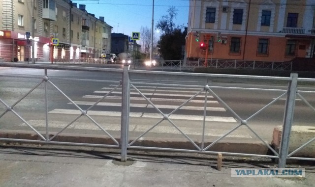Курьер сбил мать с ребёнком.
