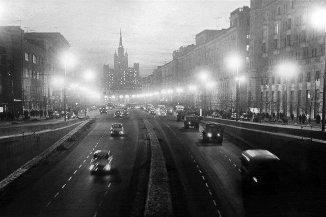 Москва и москвичи. Двадцатый век. 12.05.25
