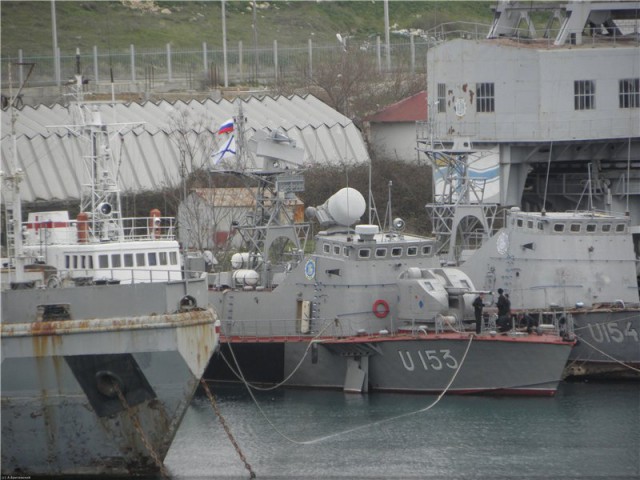 Российский флаг в Крыму подняли 72 воинских части