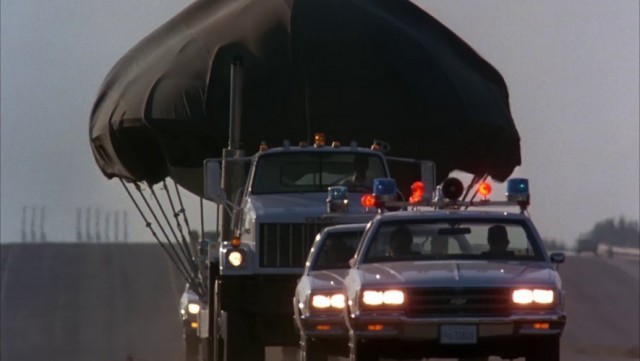 В США удалось заснять транспортировку загадочного летального аппарата