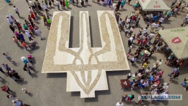 Украинцы отравились гигантским куском сала