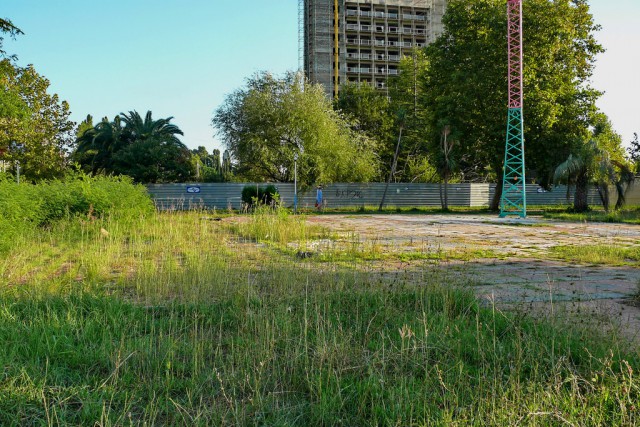 ''Осенний вечер в Гаграх''. Как живёт бывший советский курорт