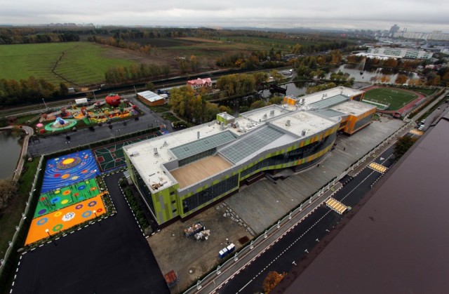 Ученики Carmel High School (штат Индиана) показали свою школу