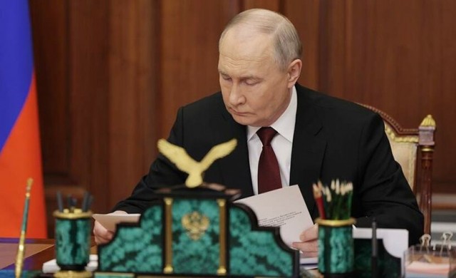 Без Путина что-то делается в стране?