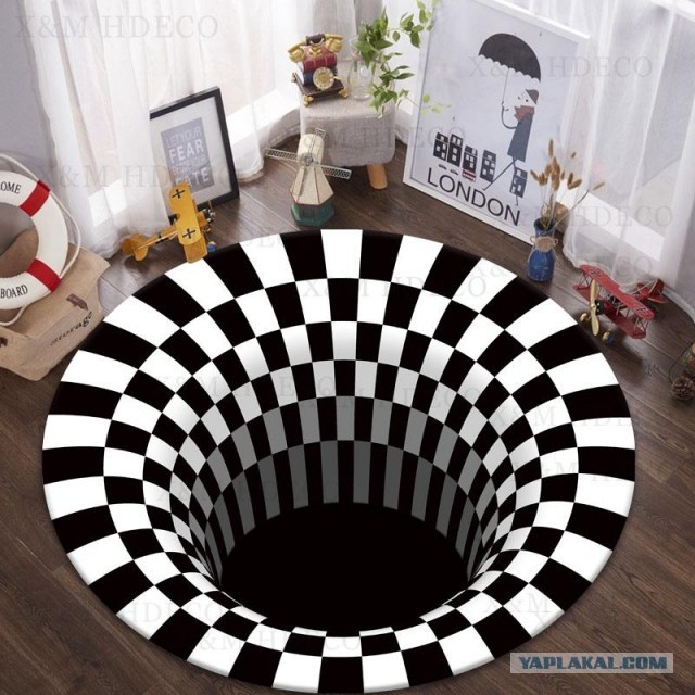 Кусочек бумажки в углу потолка делает чудеса