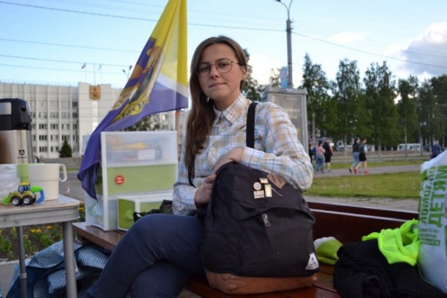 Активистку оштрафовали за исполнение гимна России на митинге