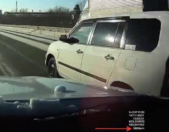 Куда поехал?! А ну стой!