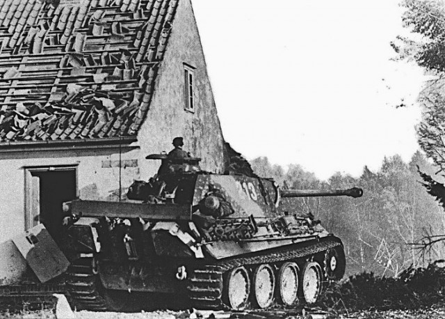 Чем закончился бой колонны американских «Шерманов» и двух немецких «Пантер» в начале августа 1944 года