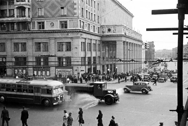 Москва и москвичи. Двадцатый век. 02.09.25