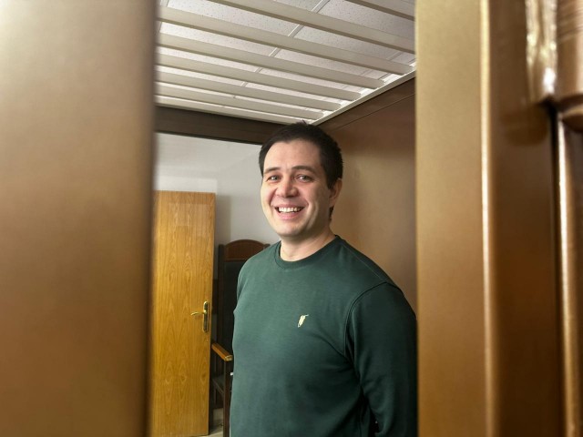 Главреда телеграм-канала Baza Глеба Трифонова отпустили из следственного изолятора под домашний арест