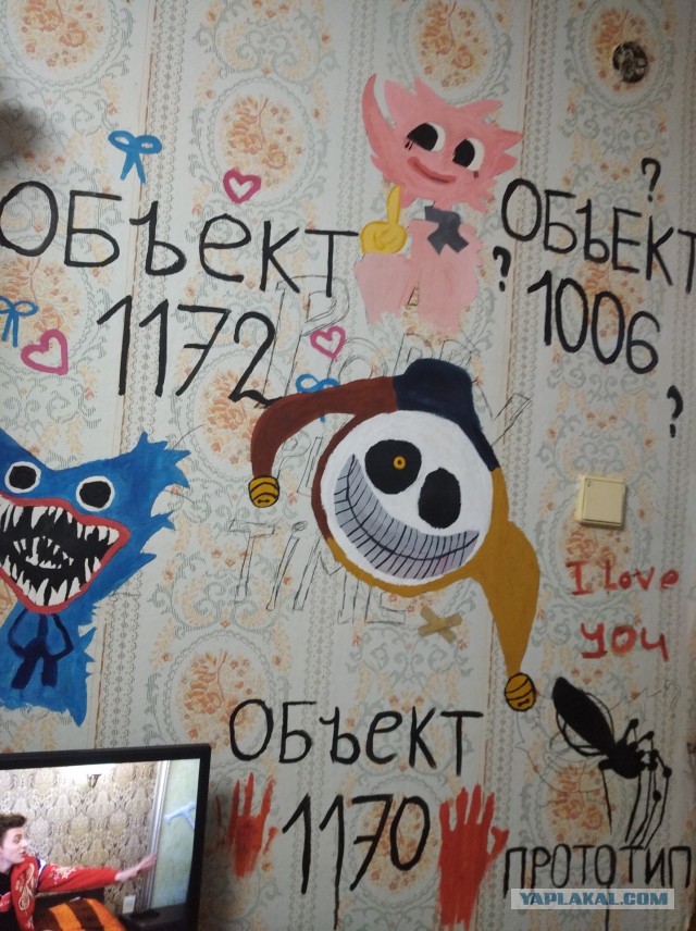 Когда дочь притихла у себя в комнате