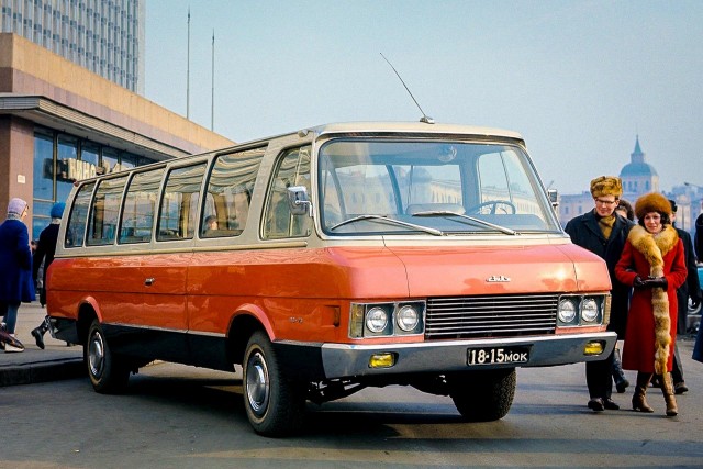 Фотохроника "загнивающего совка". Часть 11. Советские автомобили