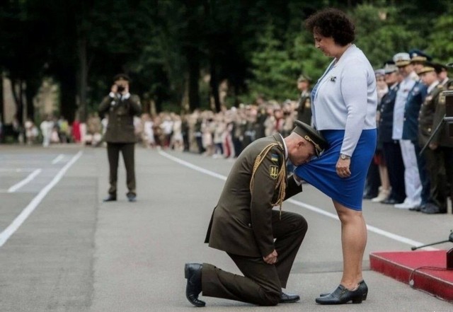Серия мощных взрывов прогремела на складе в британском Эссексе
