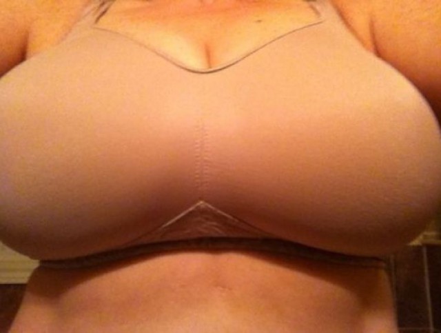 Нешуточные проблемы девушек с большой грудью.