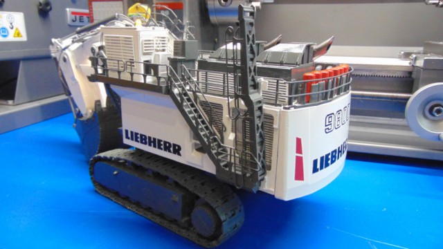 LIEBHERR R9800 Радиоуправляемая дилерская модель экскаватора в 50 масштабе