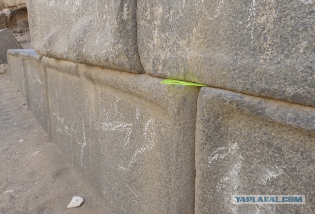 Необычные мегалитические и "изогнутые" камни в египетском Храме Хефрена