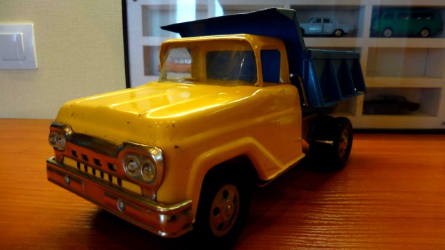 Вторая жизнь игрушке ЗИЛ-ММЗ-555. Выпущена на АЗЛК в 1982 г.